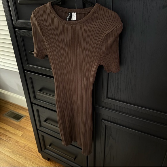 H&M Dresses & Skirts - H&M Chocolate Ribbed Dress